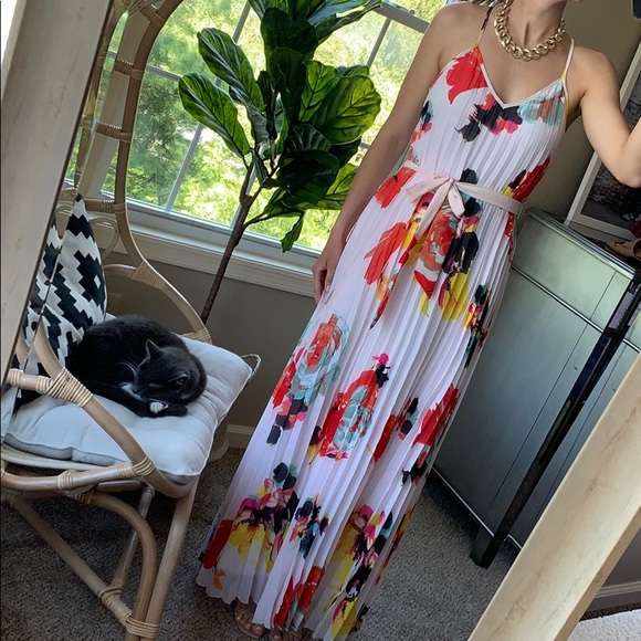 GORGEOUS SUMMER DRESS 🌺 - Picture 2 of 16